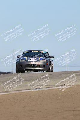 media/Oct-26-2025-CalClub SCCA (Sun) [[8ce1e69566]]/Group 2/Grapevine/